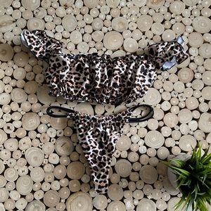 Off the shoulders cheetah print bathing suit